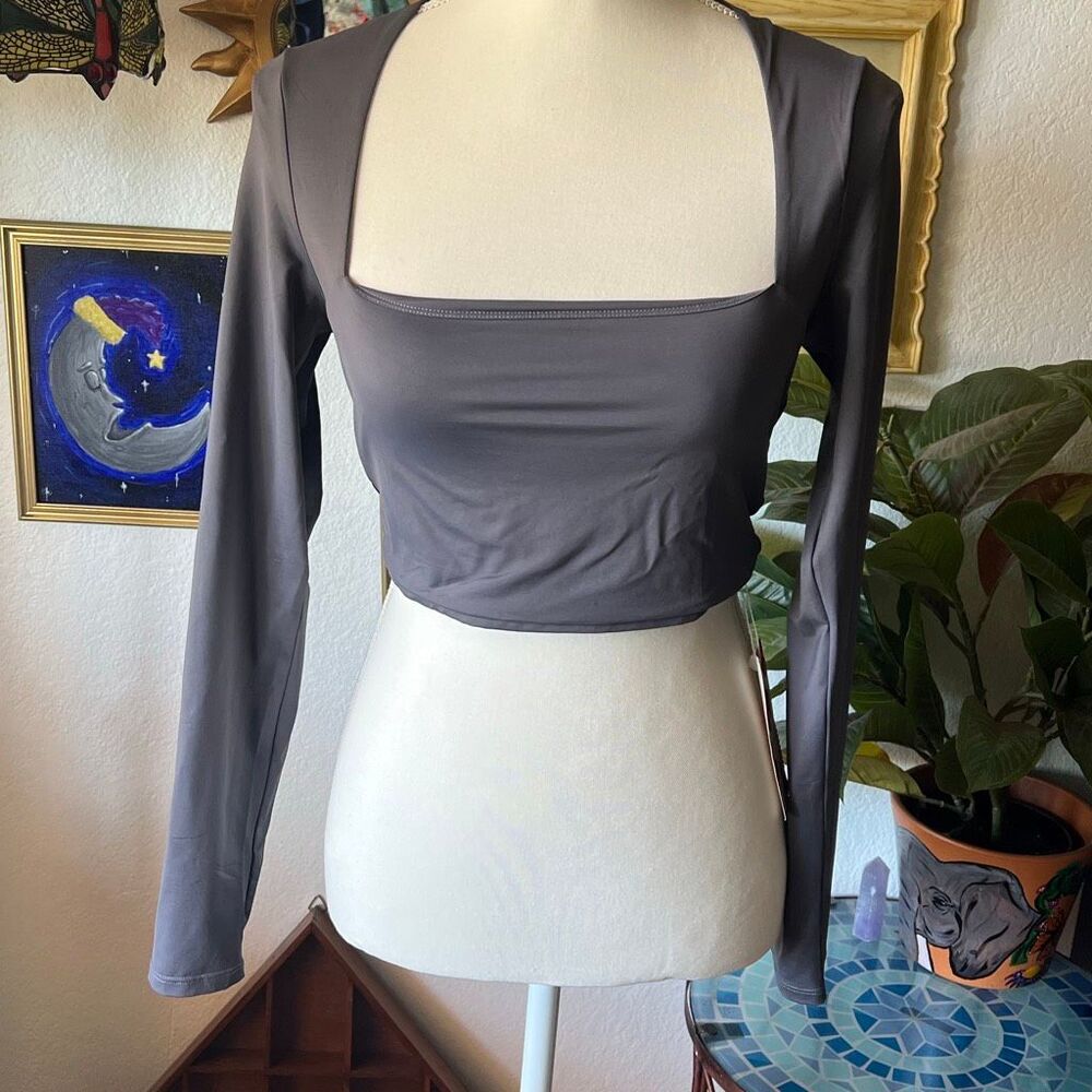 Cyanstyle Size M gray long sleeve cropped square neckline blouse top NWT
